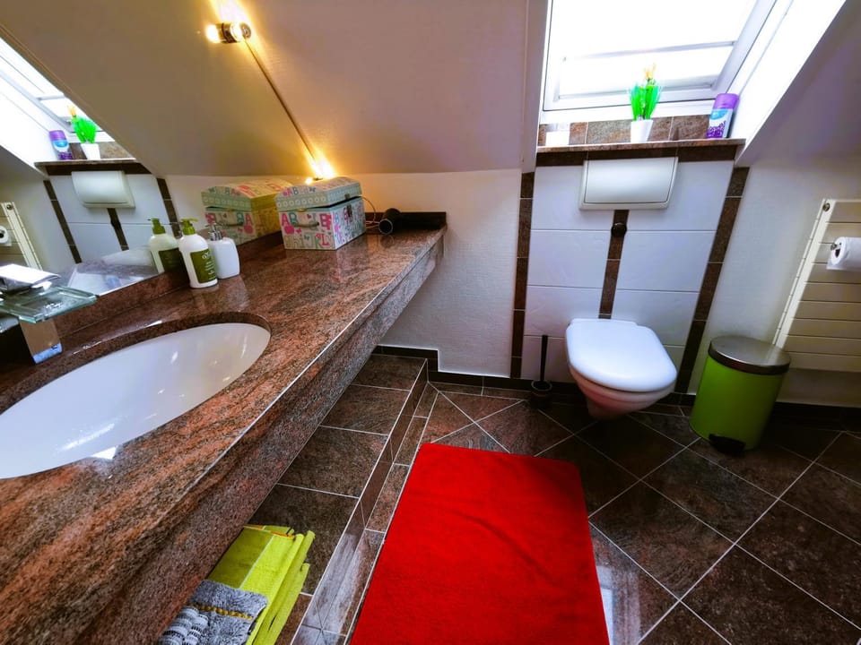 Doppelzimmer, eigenes Bad, stadtnahe, ruhig, Airport nahe! Vacation rental in Hamburg