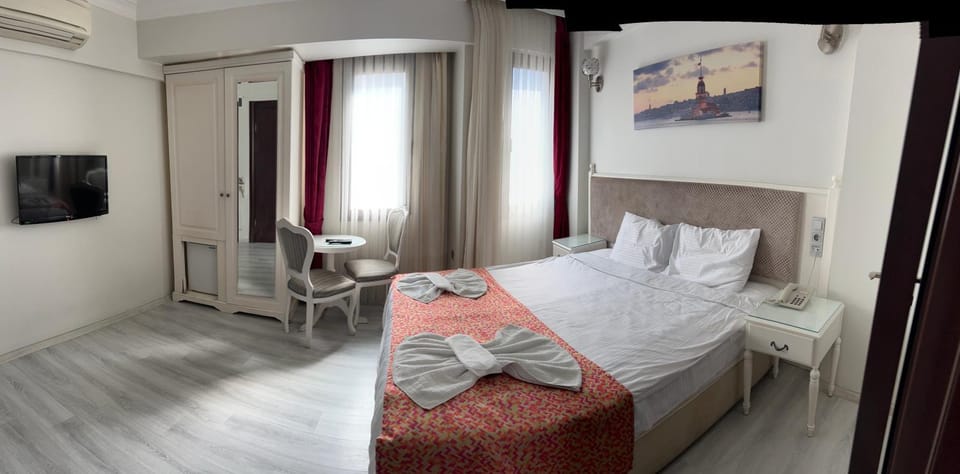 Bed, TV and multimedia, Photo of the whole room, Seating area, towels, wardrobe, air conditioner