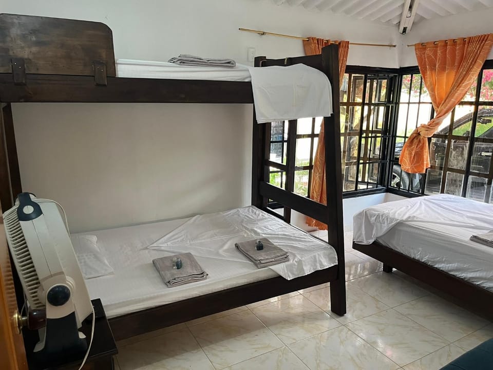 Bedroom, bunk bed