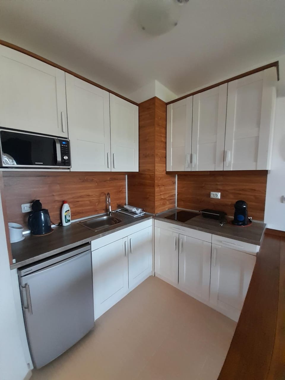 Coffee/tea facilities, Kitchen or kitchenette, stove, toaster