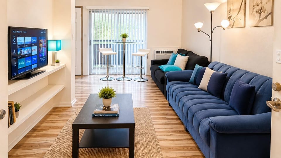 TV and multimedia, View (from property/room), Balcony/Terrace, Living room, Seating area, Dining area