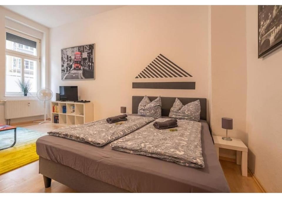 Bed, TV and multimedia, Living room, Bedroom