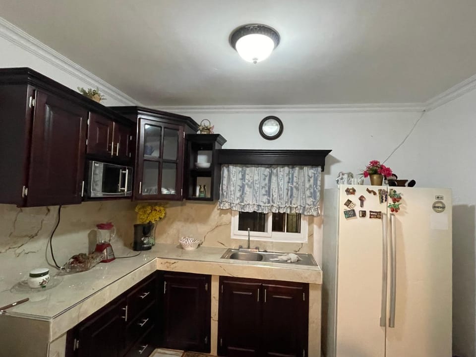 Kitchen or kitchenette, dishwasher, oven