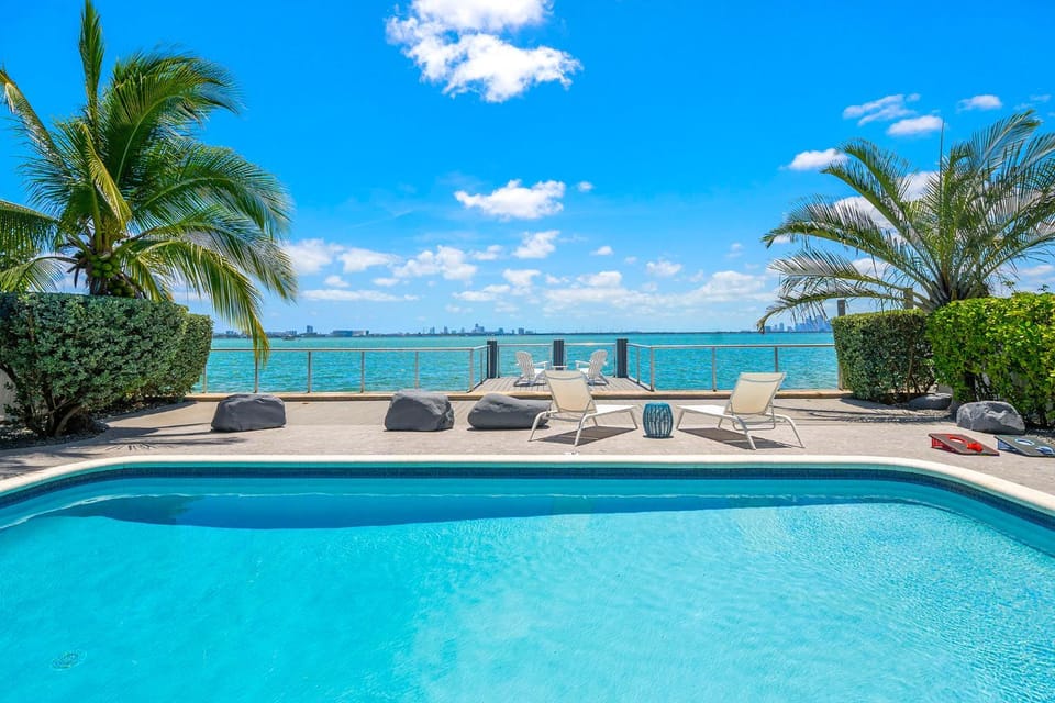 Day, Natural landscape, Pool view, Sea view, Swimming pool, sunbed