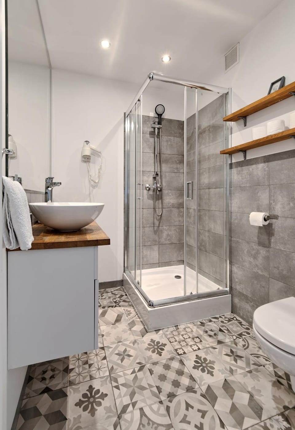 Shower, Toilet, Bathroom, towels