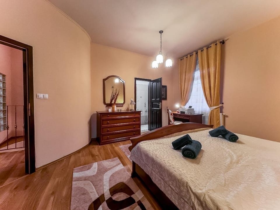 Bedroom, towels, wardrobe