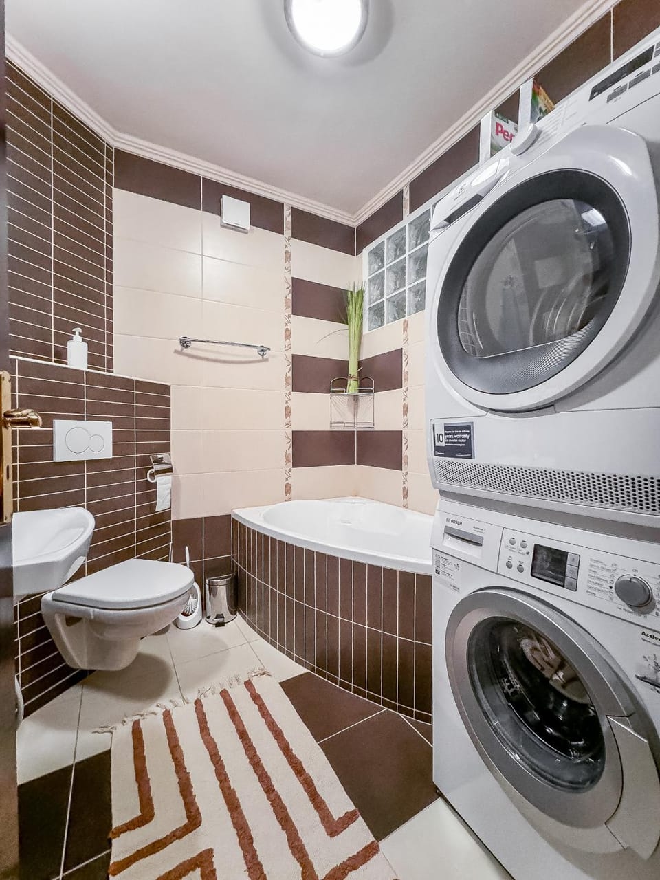 Toilet, Bathroom, towels, washing machine, dryer