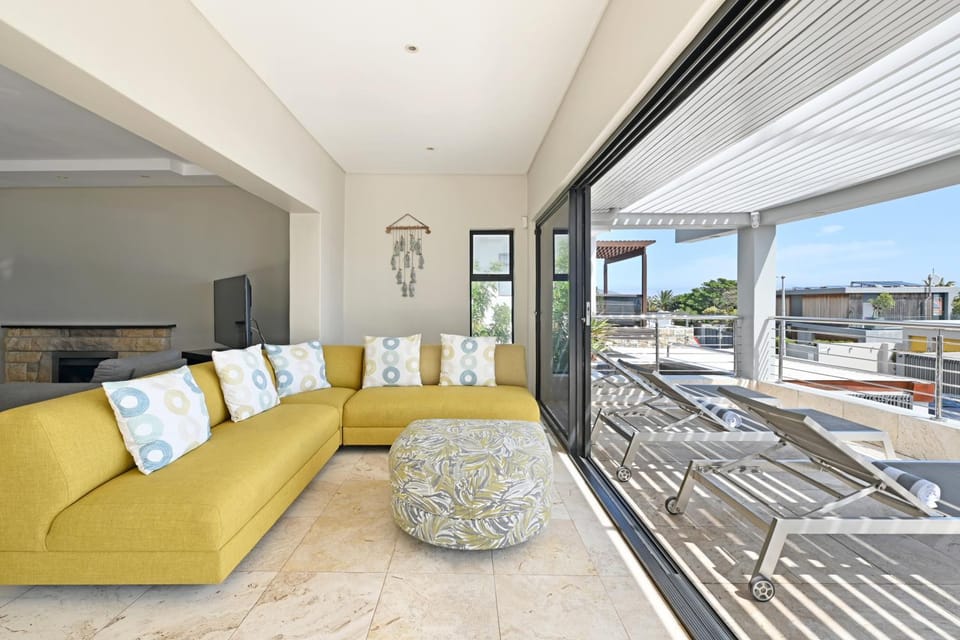 Patio, Day, View (from property/room), Balcony/Terrace, Seating area, sunbed