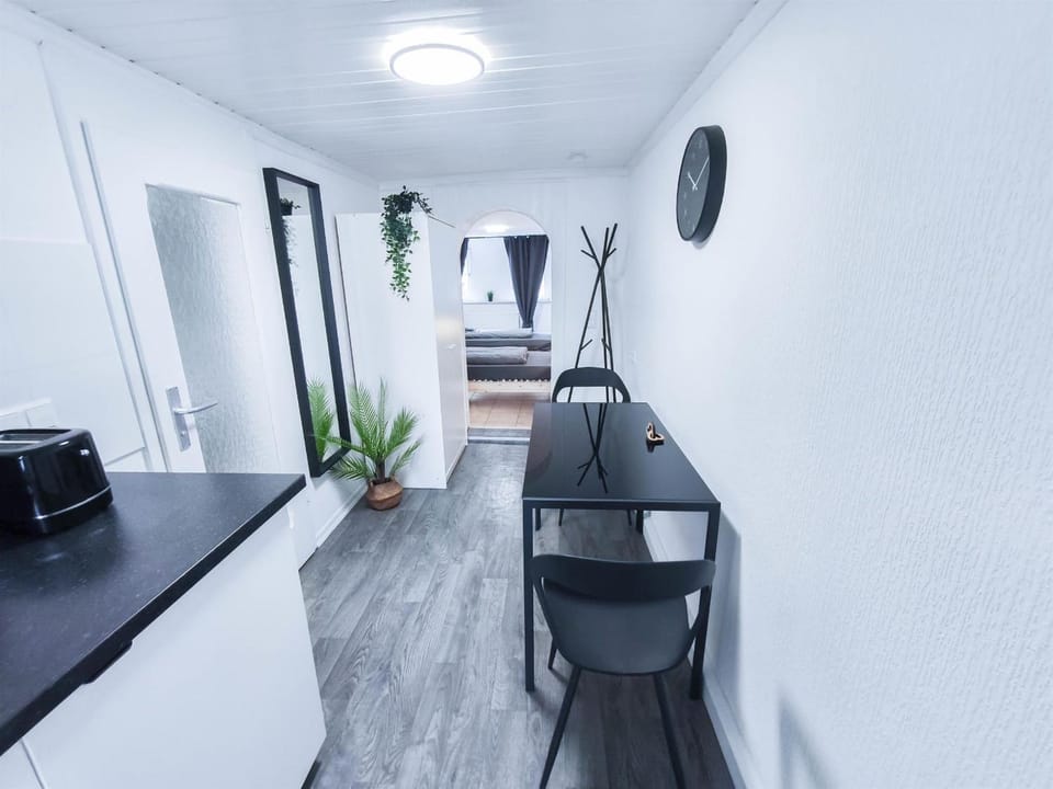 Dining area, kitchen