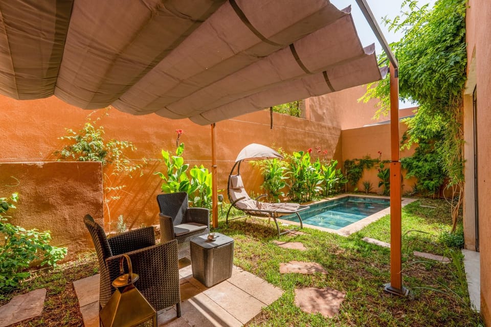 Patio, Day, Natural landscape, Garden, Garden view, Pool view, Swimming pool, sunbed