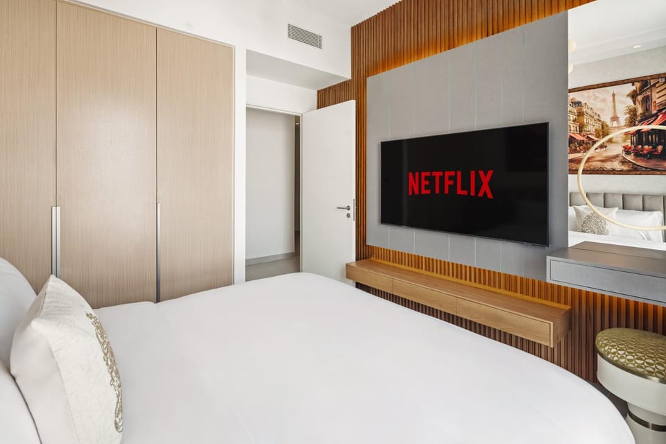 Bed, TV and multimedia, Photo of the whole room, Bedroom, wardrobe