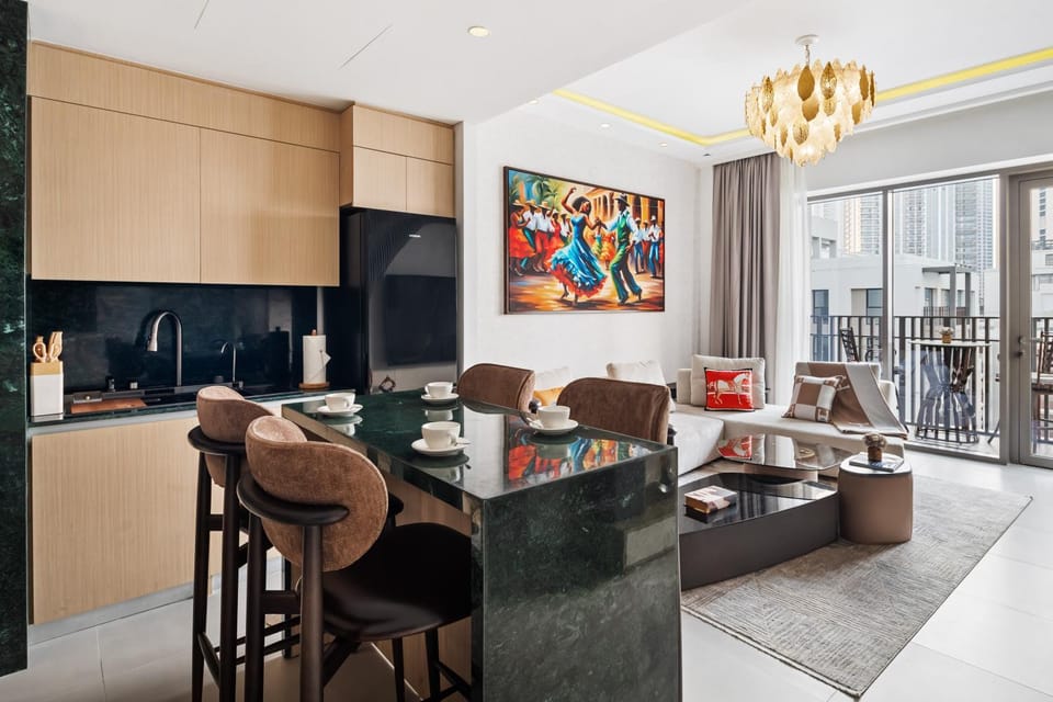 Kitchen or kitchenette, Living room, Seating area, Dining area