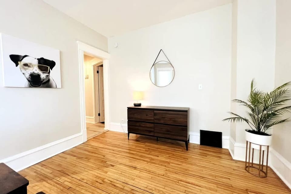 Trendy and Stylish 3BR Uptown Duplex Apartment in Minneapolis