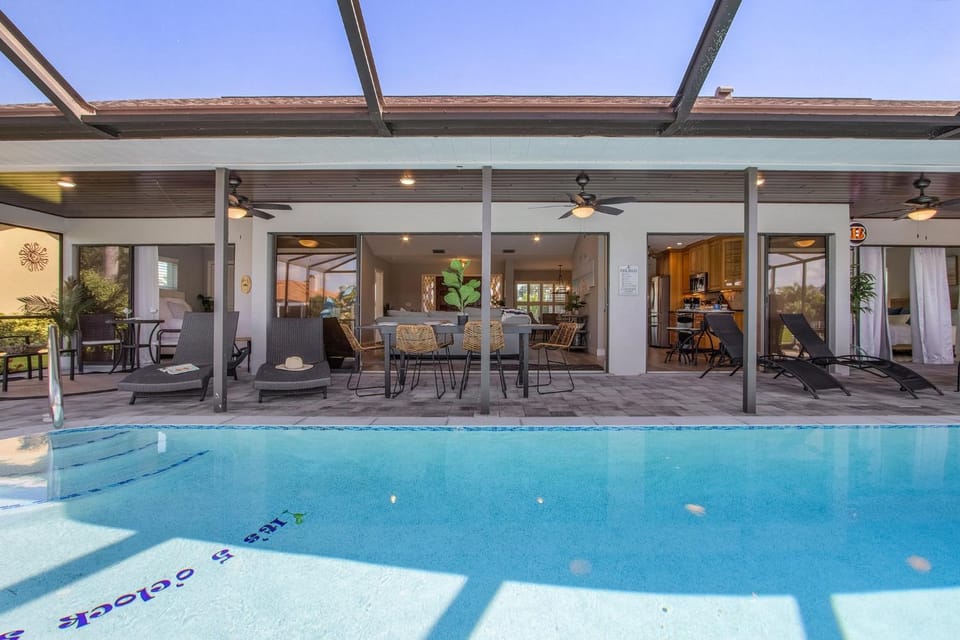 Direct Gulf Access, Expansive Lanai, Heated Pool - The Nautical - Roelens House in Cape Coral