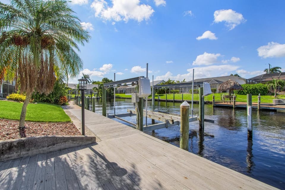 Direct Gulf Access, Expansive Lanai, Heated Pool - The Nautical - Roelens House in Cape Coral