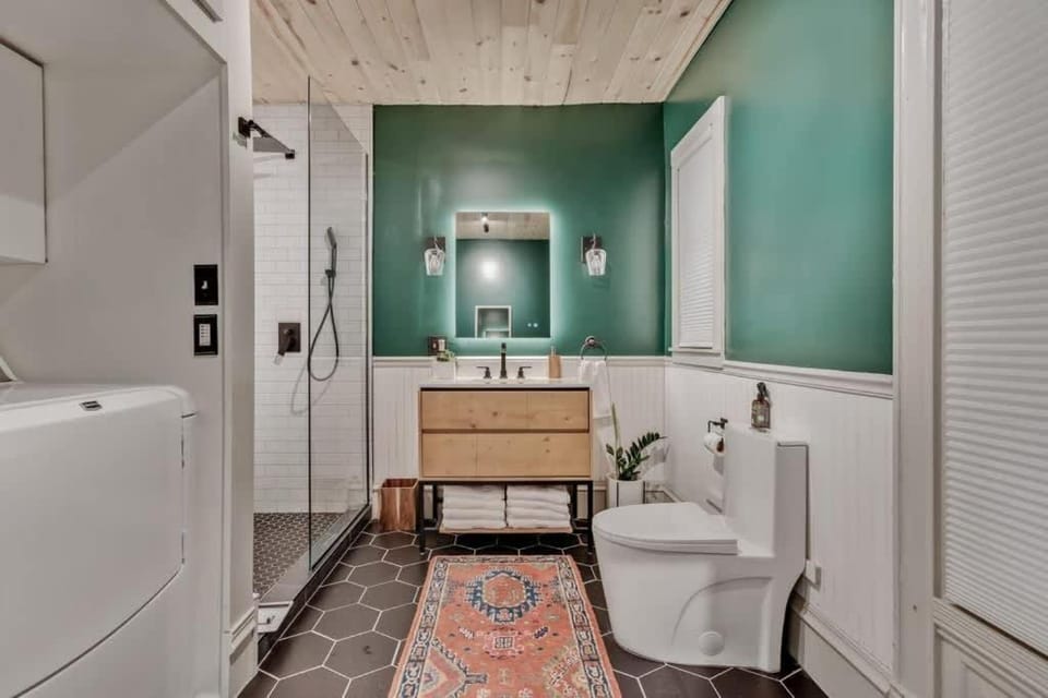 City Oasis Awaits Cozy DT Home With Hot Tub Vikings House in Minneapolis