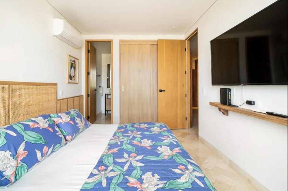 Sunny new apt in the Old City Apartment in Cartagena
