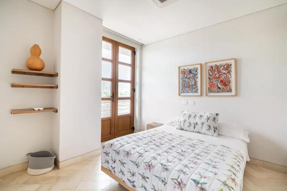 Sunny new apt in the Old City Apartment in Cartagena