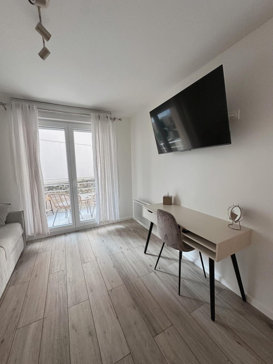 TV and multimedia, Seating area