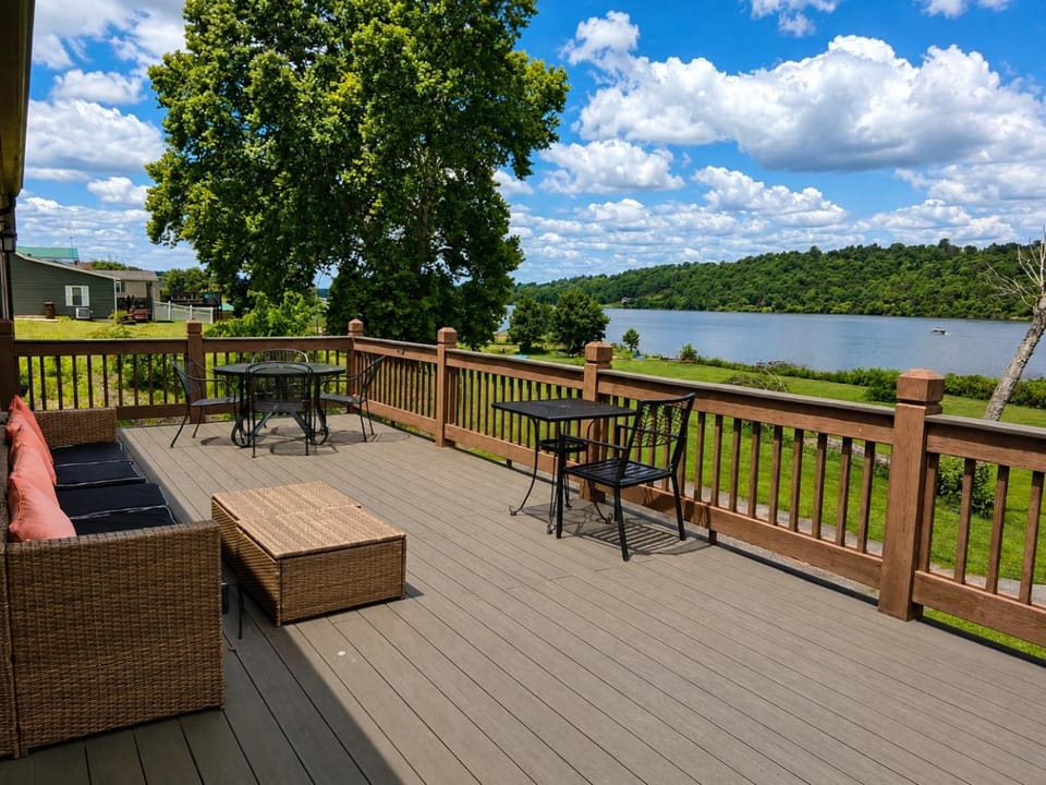 Patio, Natural landscape, View (from property/room), Balcony/Terrace, Seating area, Dining area, River view