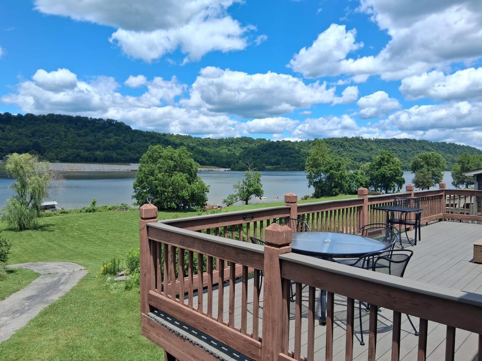 Garden, Balcony/Terrace, Seating area, Dining area, River view