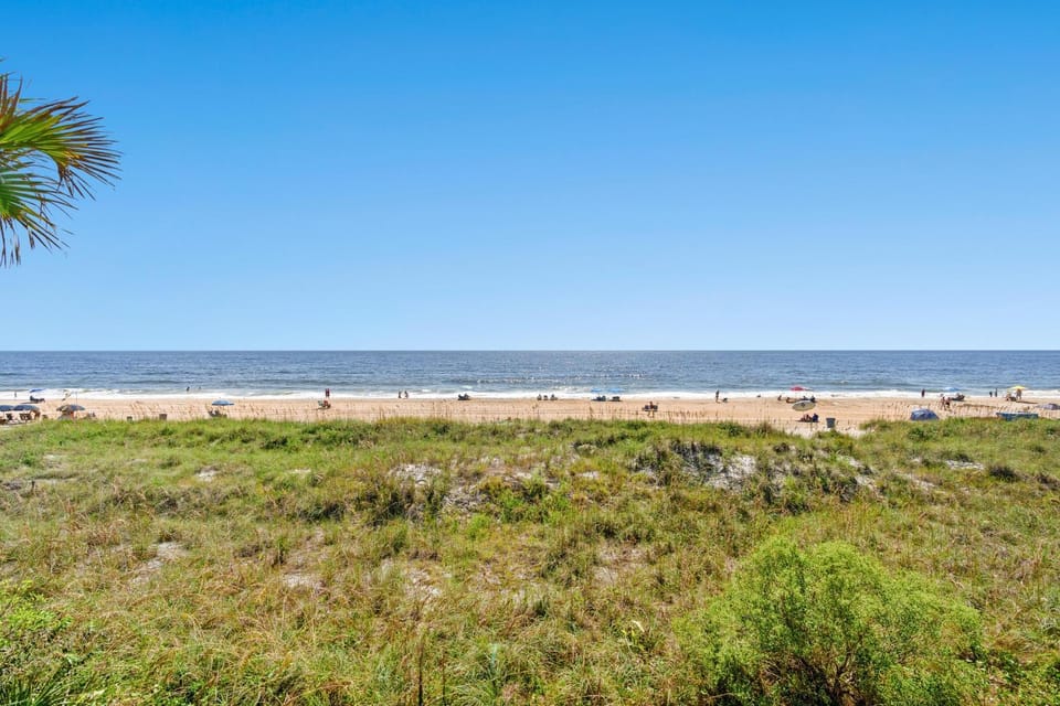 Seascape 207 - Oceanfront - Crescent Beach Section House in North Myrtle Beach