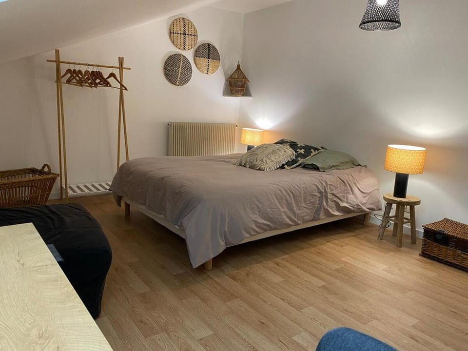 Bed, Photo of the whole room, Bedroom