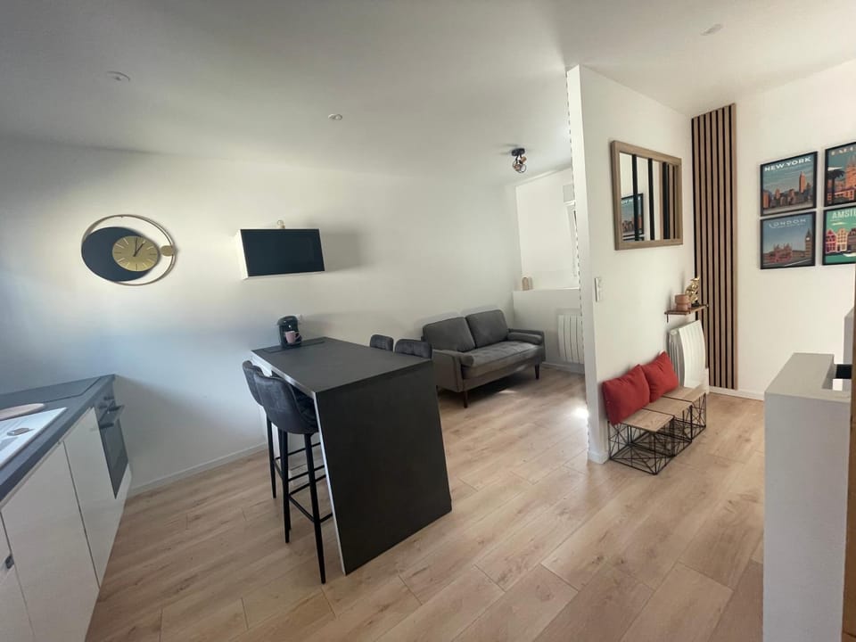 Communal lounge/ TV room, TV and multimedia, Kitchen or kitchenette, Living room, Seating area