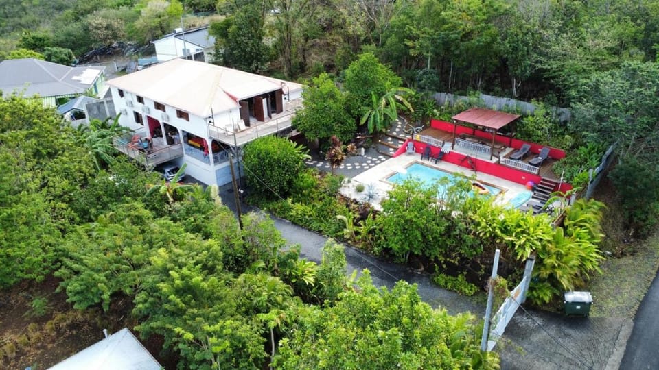 Villa Salamandre piscine vue mer de 8 à 21 pers House in Deshaies