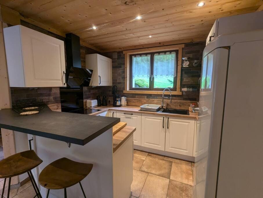 Dining area, dishwasher, oven, stove