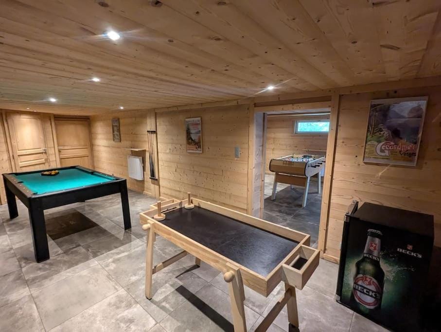 Billiard, Game Room