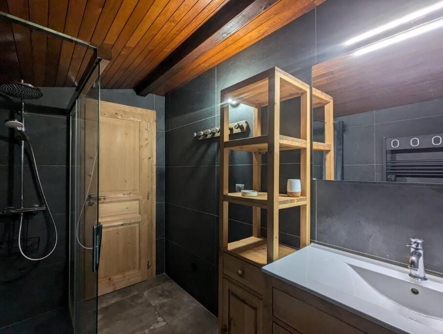 Shower, Bathroom