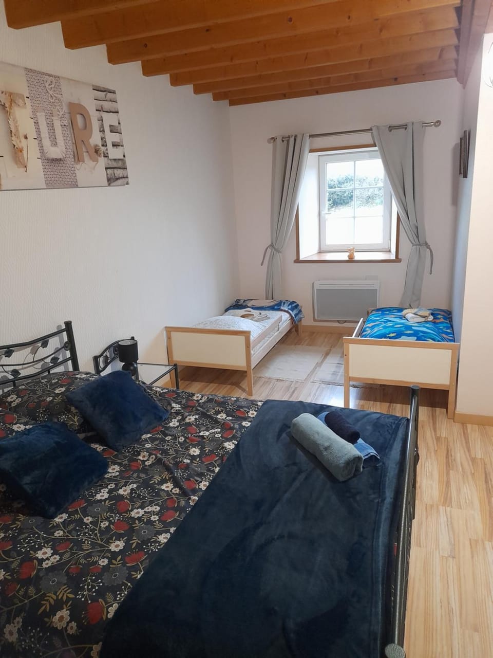 Bed, children, children, towels, towels