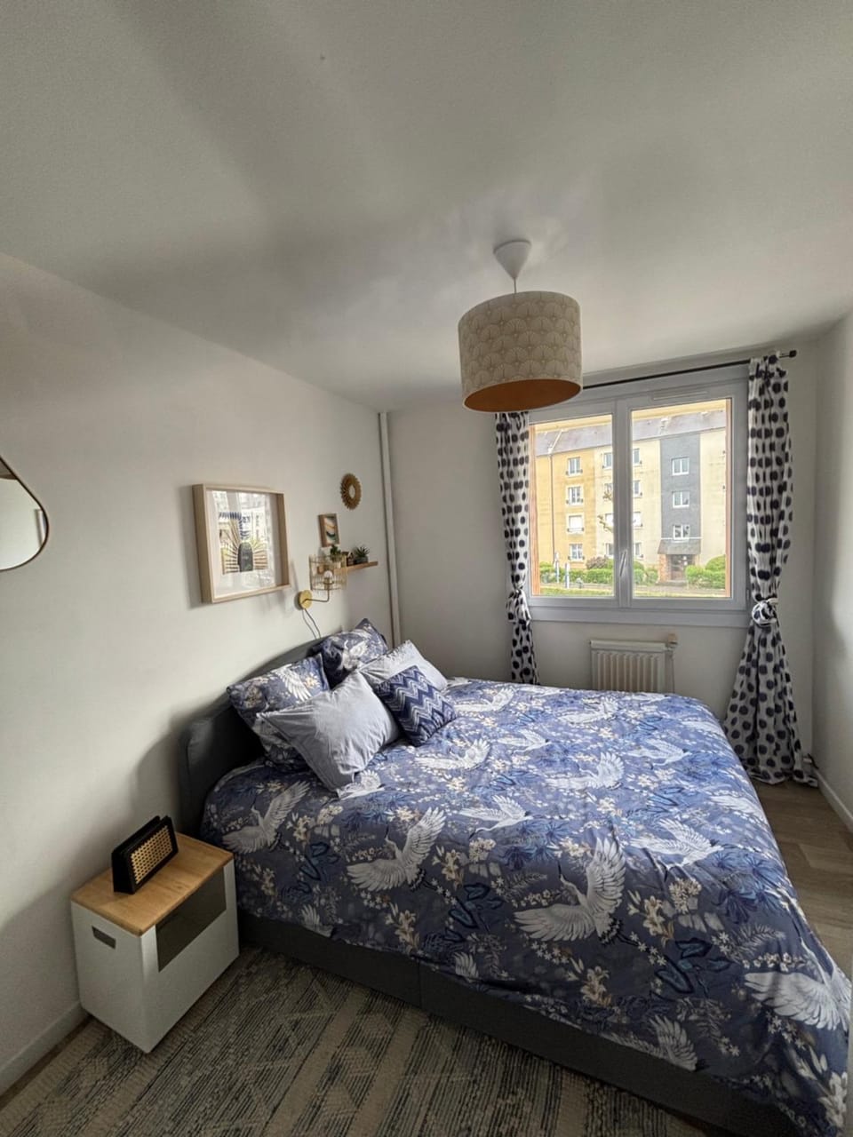 Bel appartement spacieux ,convivial de 3 chambres avec parking privé sécure Apartment in Caen
