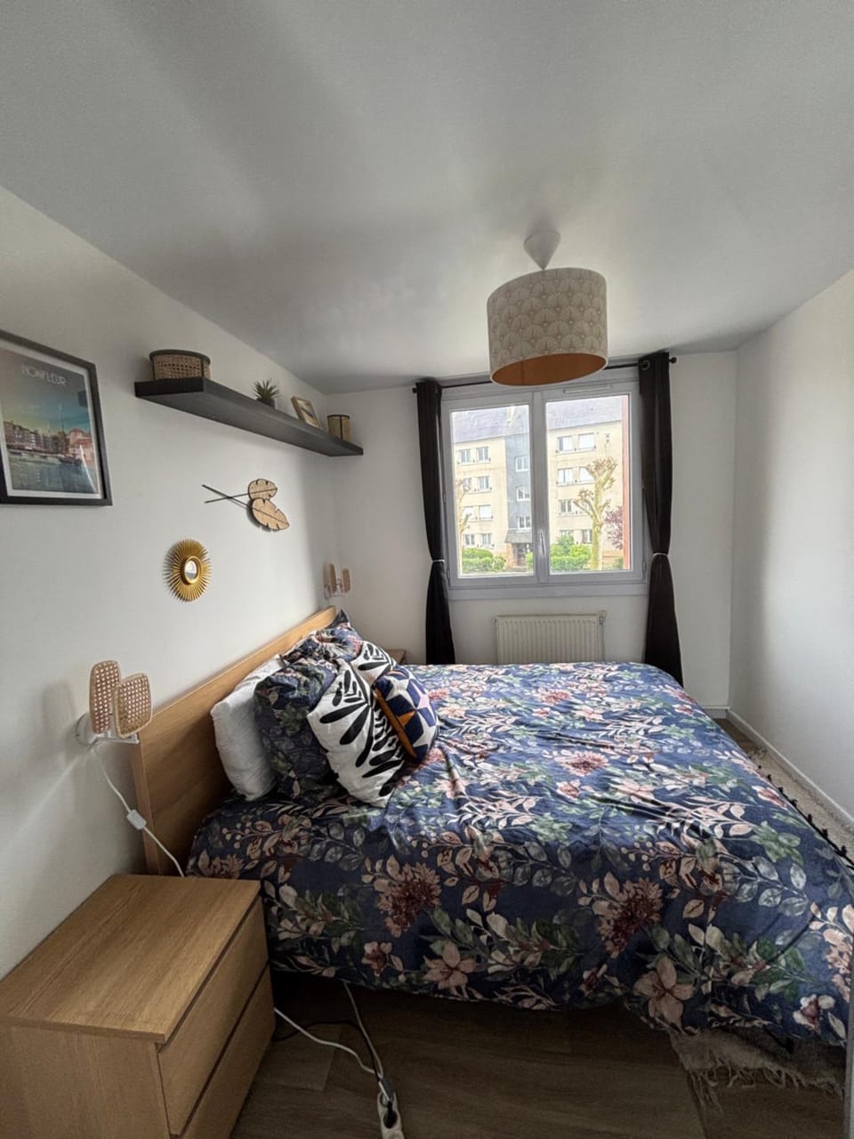 Bel appartement spacieux ,convivial de 3 chambres avec parking privé sécure Apartment in Caen