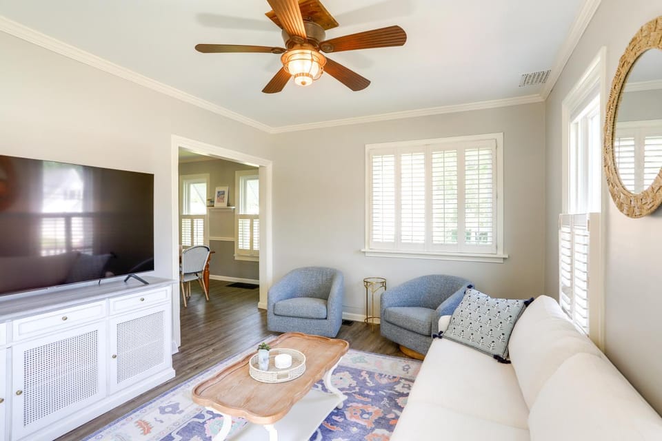 Vermilion Home - Walk to Main Street Beach! House in Vermilion