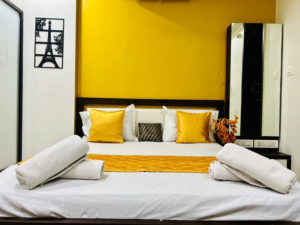 Bed, Photo of the whole room, Bedroom, towels, wardrobe