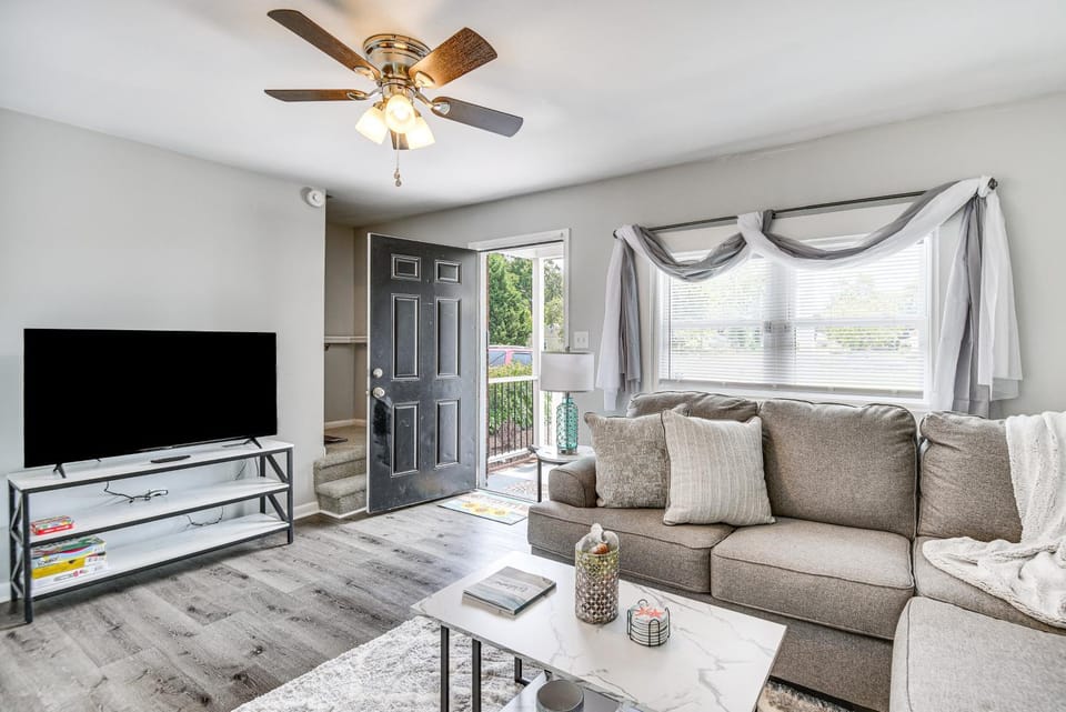 1 Mi to Beach: Home w/ Patio & Grill in Hampton! House in Norfolk
