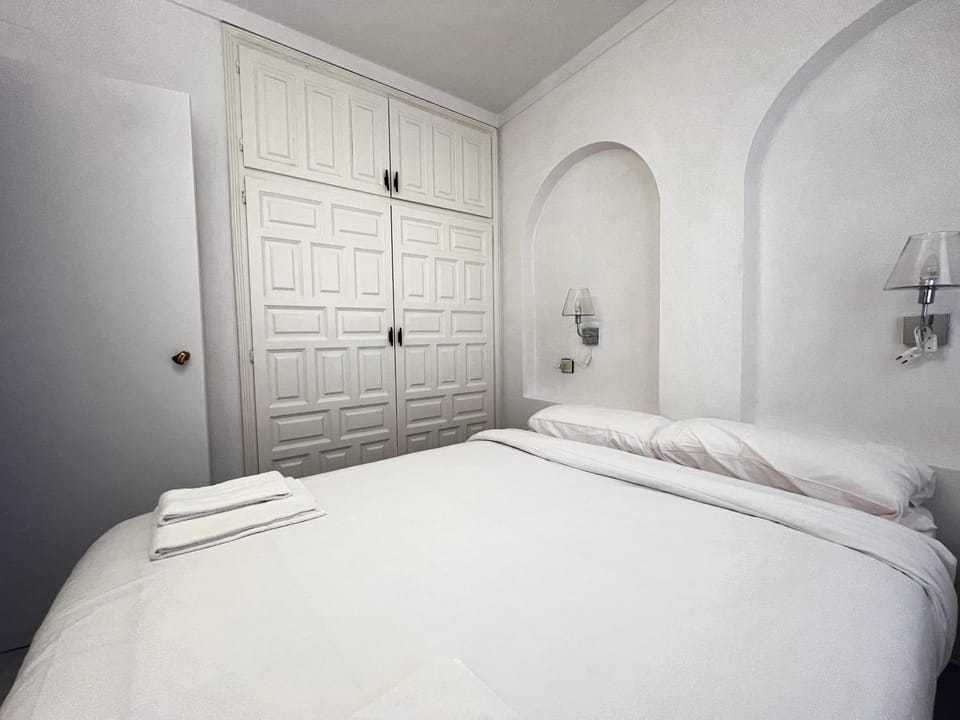 Bed, Bedroom, wardrobe