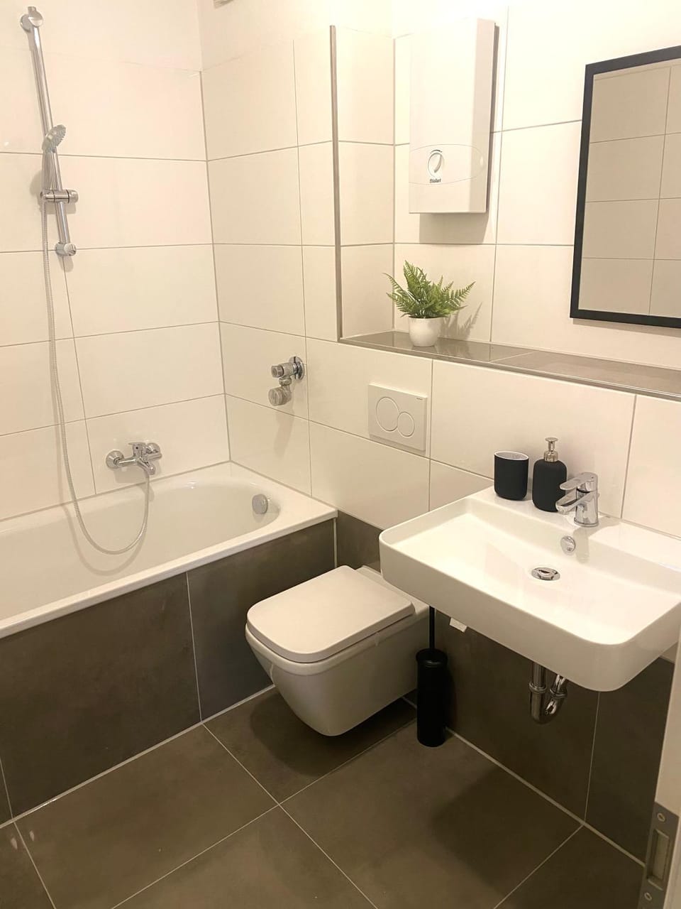 Spacious 3-Bed Apartment WiFi, Netflix, Self Check-in Apartment in Wuppertal