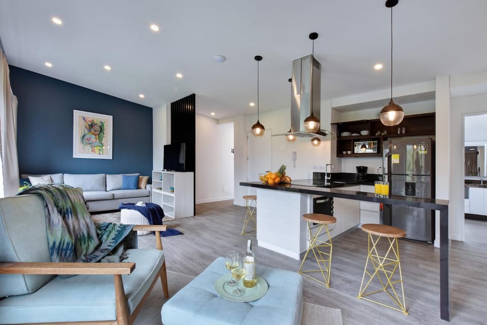 Coffee/tea facilities, Kitchen or kitchenette, Living room, Dining area, oven
