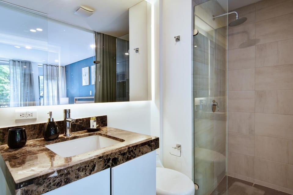 Shower, Toilet, Bathroom, towels