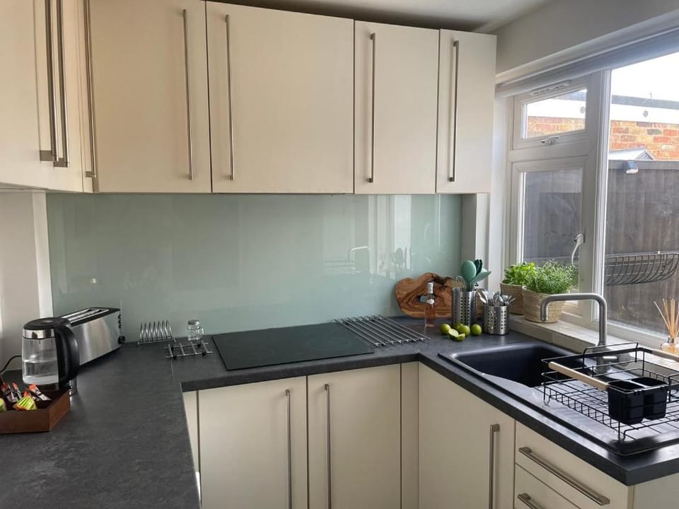 2 bedroom house in central Windsor - The Town House in Windsor