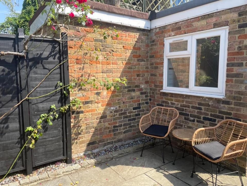 2 bedroom house in central Windsor - The Town House in Windsor