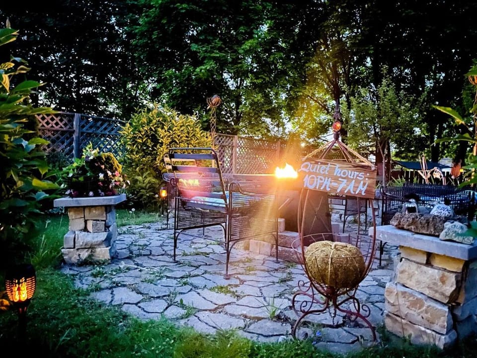 Garden, fireplace
