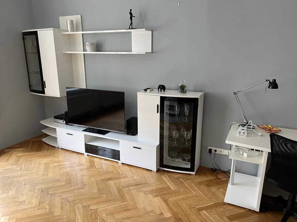 Communal lounge/ TV room, TV and multimedia, Evening entertainment