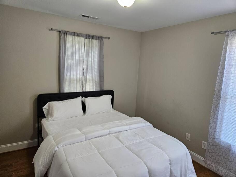 Private Villa - 3 Bedroom House Villa in Raleigh