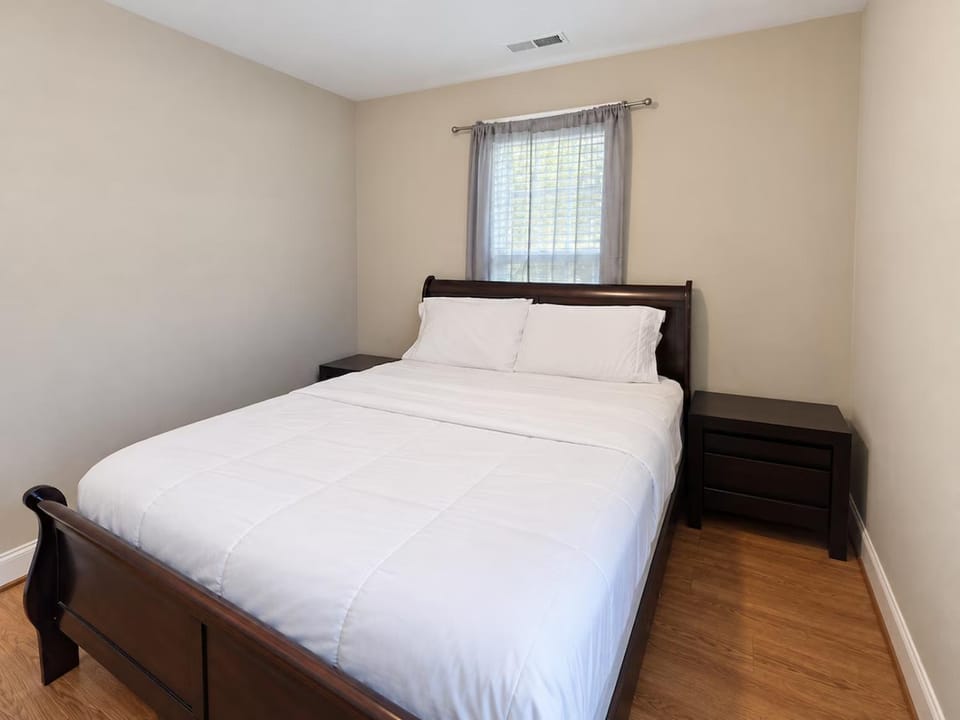 Private Villa - 3 Bedroom House Villa in Raleigh