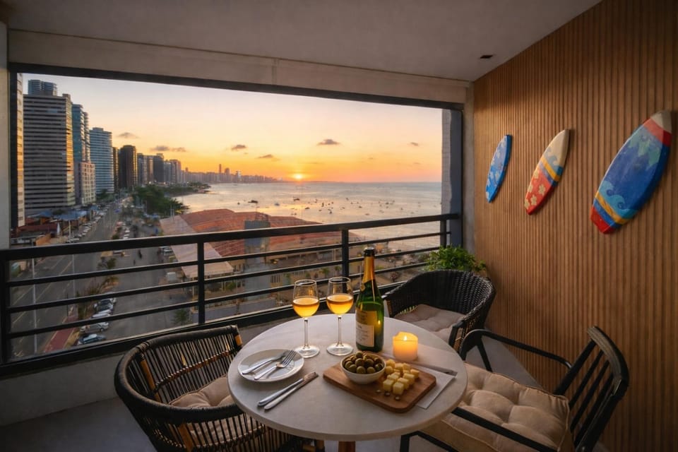 Natural landscape, View (from property/room), Balcony/Terrace, Food and drinks, Seating area, Dining area, Food, City view, Sea view