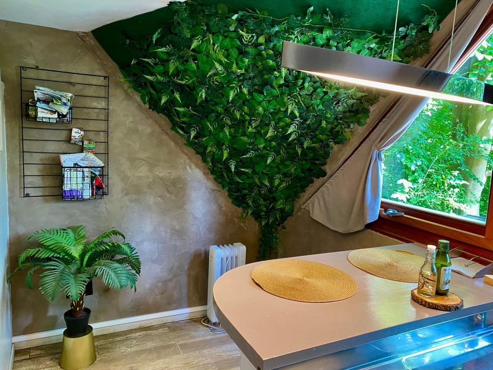 Chambre avec jacuzzi ou Chalets dans les bois Bed and Breakfast in Wallonia, Belgium